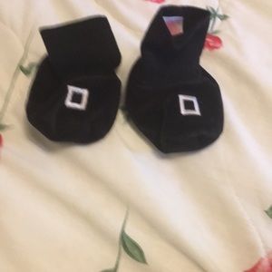 Babies slippers size 6-9 months